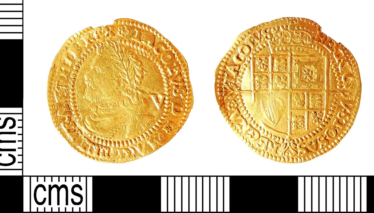 A Post-Medieval gold quarter-laurel of James I (AD.1603-1625), dating to AD.1620-1621.  Third coinage; rose initial mark; 2nd bust.   Tower Mint. North (1991:147), no.2118.