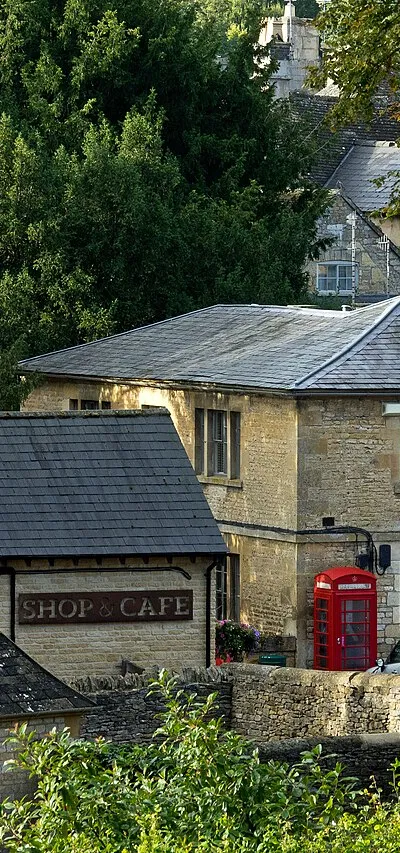 A shop & Café and a K9 telephone box in Blockley
