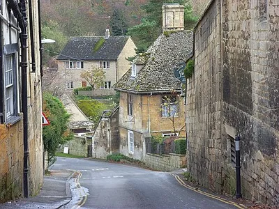 Castle Street, Winchcombe Heading towards Sudeley Castle from the town-centre. Traffic is directed via Vineyard Street.
