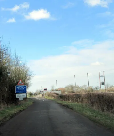 Approaching Sidings Road level crossing near Wadborough
