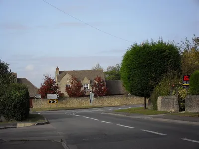 A415 in Standlake Approaching the junction with the B4449 to Bampton.