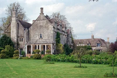 1992 Spring photograph from the gardens at the south of Barnsley House, at the time Rosemary Verey was in residence and directly caring for the garden.Processing: SLR camera Kodak Gold ASA 200-2 film negative scanned with an Epson Perfection V800 using SilverFast 8 scan program, and optimized, cropped and spun with DxO OpticsPro 10 Elite and Adobe Photoshop CS2.