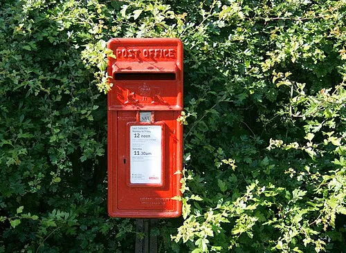 E II R postbox at Lower Wraxall