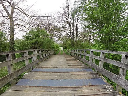 Bridge over the Thames at Shifford lock cut