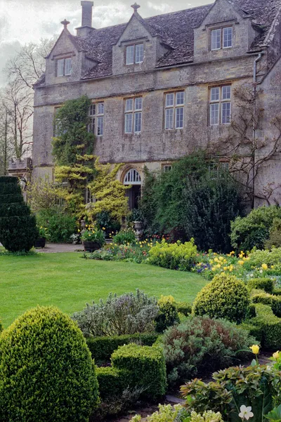 1992 Spring photograph from the gardens at the west of Barnsley House, at the time Rosemary Verey was in residence and directly caring for the garden.Processing: SLR camera Kodak Gold ASA 200-2 film negative scanned with an Epson Perfection V800 using SilverFast 8 scan program, and optimized, cropped and spun with DxO OpticsPro 10 Elite and Adobe Photoshop CS2.