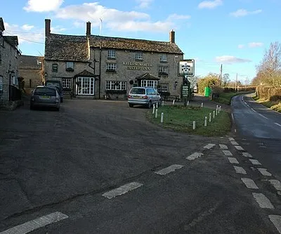 Killingworth Castle Inn, Wootton Large inn at Wootton beside the B4027.