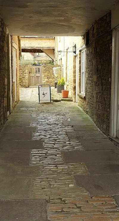 Bear Court, Burford