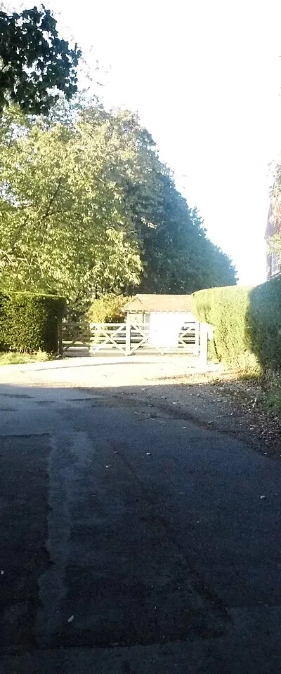 Bend on Dark Lane, Eddington