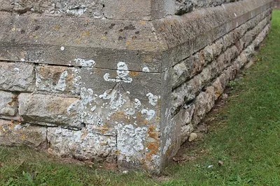 Bench mark, Hook church