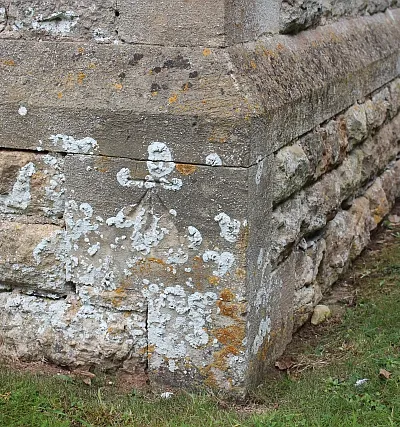 Bench mark, Hook church