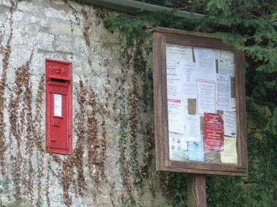 Bournes Green: postbox № GL6 59 and noticeboard