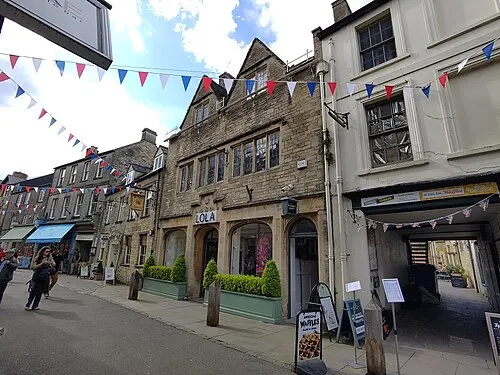 10 Black Jack Street in Cirencester, housing a clothes shop names Lola.