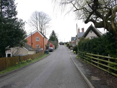 Butlers Marston Looking SW up the road into Butlers Marston from Little Kineton.