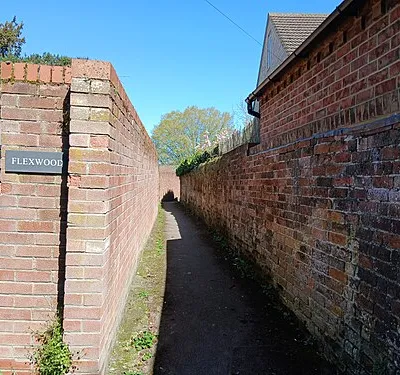Footpath towards Bath Road