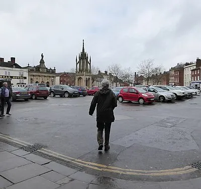 A gloomy lunchtime in Market Place (d)