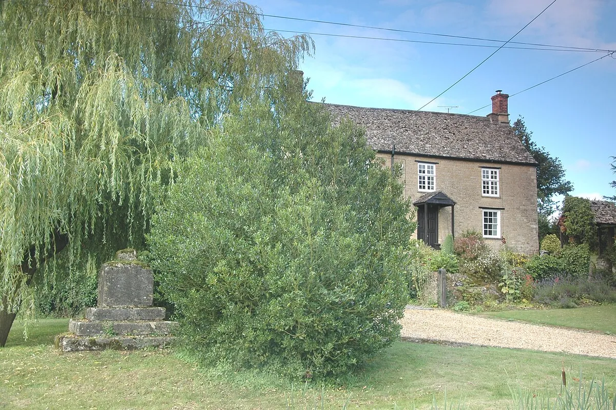 Mediæval wayside cross and 17th- or 18th-century house on Enstone Road, Gagingwell, Oxfordshire