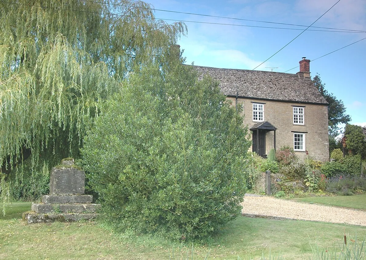 Mediæval wayside cross and 17th- or 18th-century house on Enstone Road, Gagingwell, Oxfordshire