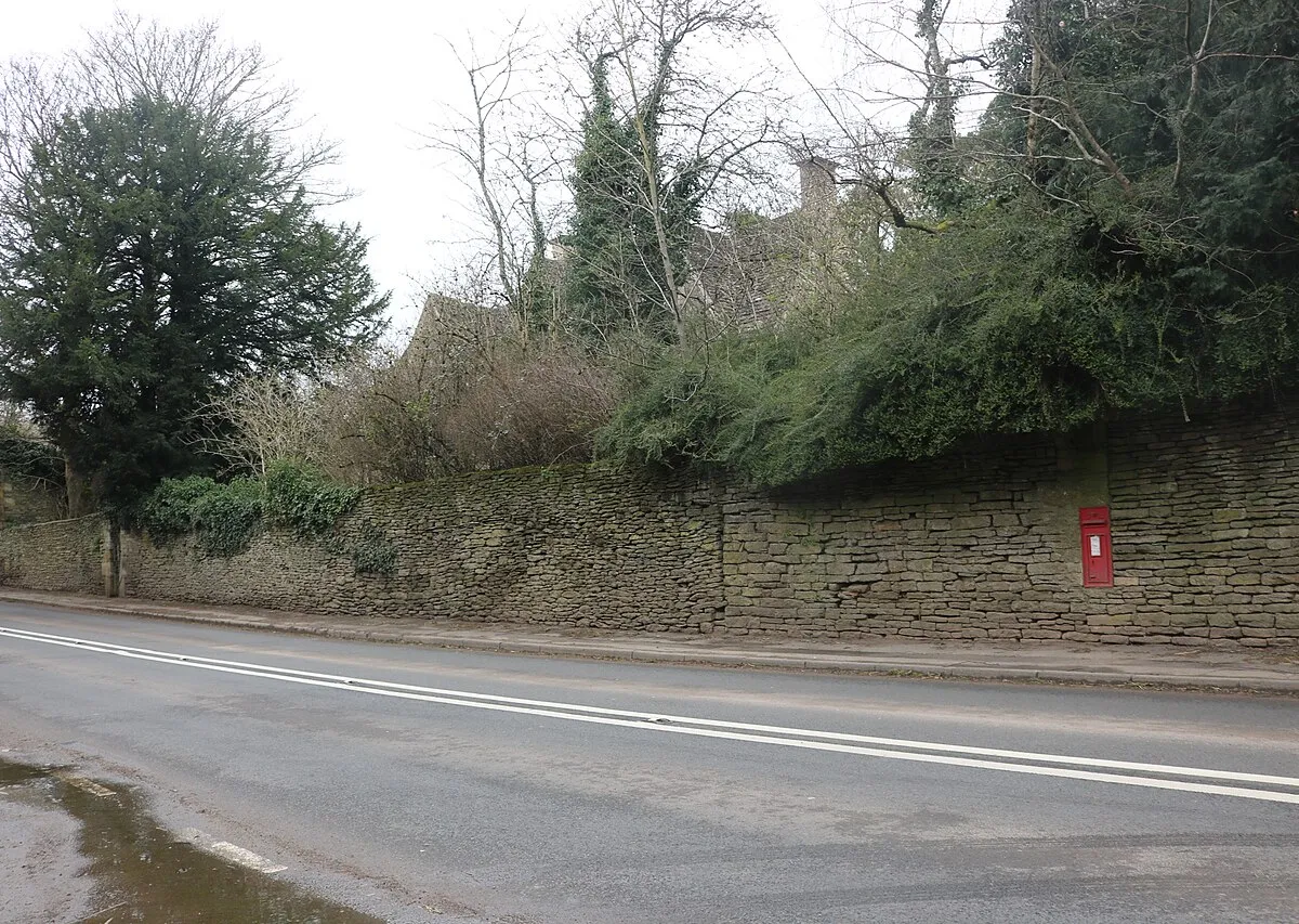 Bath Road, Doughton