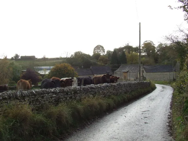 Approaching Manor farm Middle Duntisbourne