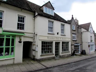Brookes Hair & Beauty in Minchinhampton