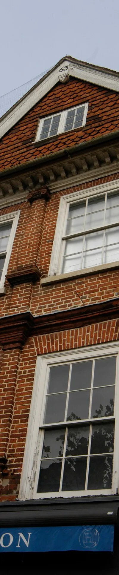 Photo (by me, R. de Salis Rodolph (talk) 19:55, 22 November 2014 (UTC)) of part of the facade of 1663, Camp Hopson of Newbury, in 2014.