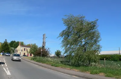 Approaching Coombe Hill on the A4019