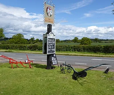 Hunter's Inn sign