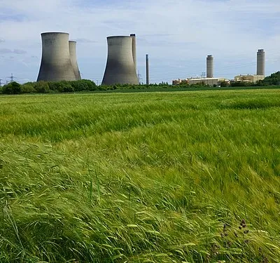 Farmland and cooling towers, Sutton Courtenay