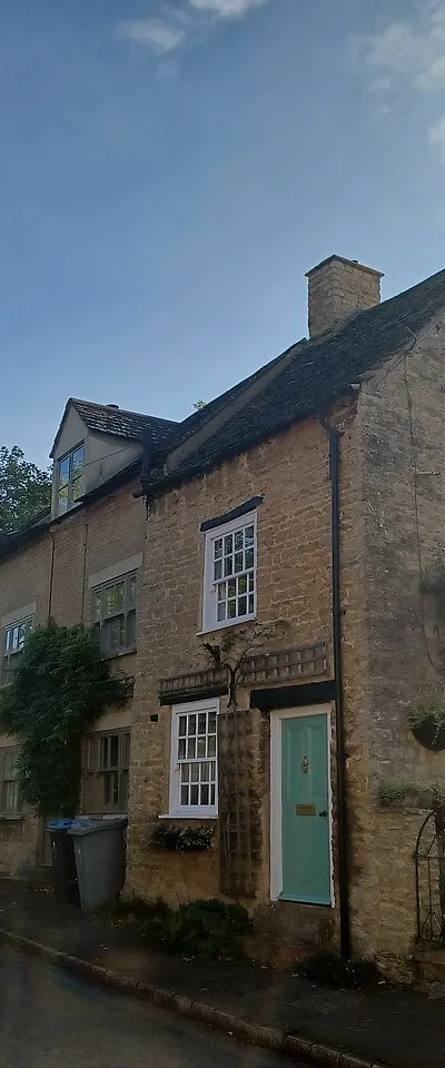 1 Browns Lane (closest house in terrace), Charlbury, Oxfordshire, England. Probably mid-18th century, Grade II listed.