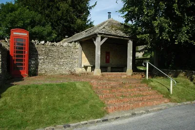 Bus shelter and phone box Bus shelter and phone box in Condicote.