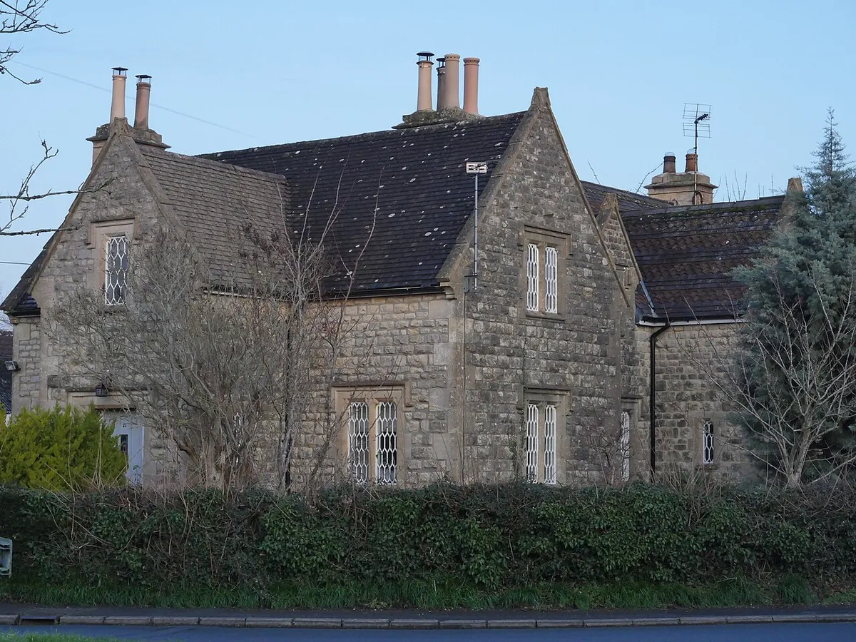 21 Compton Road
