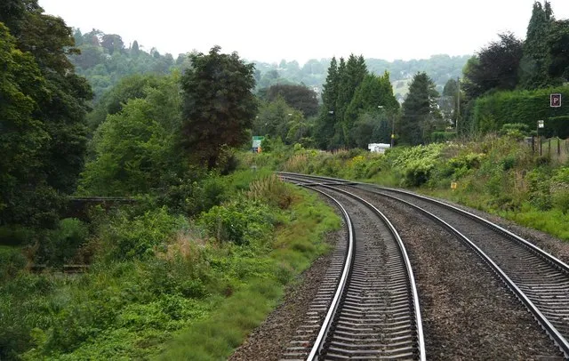 Approaching Brimscombe Footpath Crossing