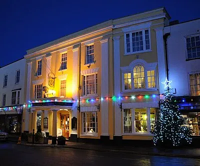 A festive White Lion, Upton-upon-Severn
