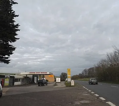 Car wash on the A4, Chisbury