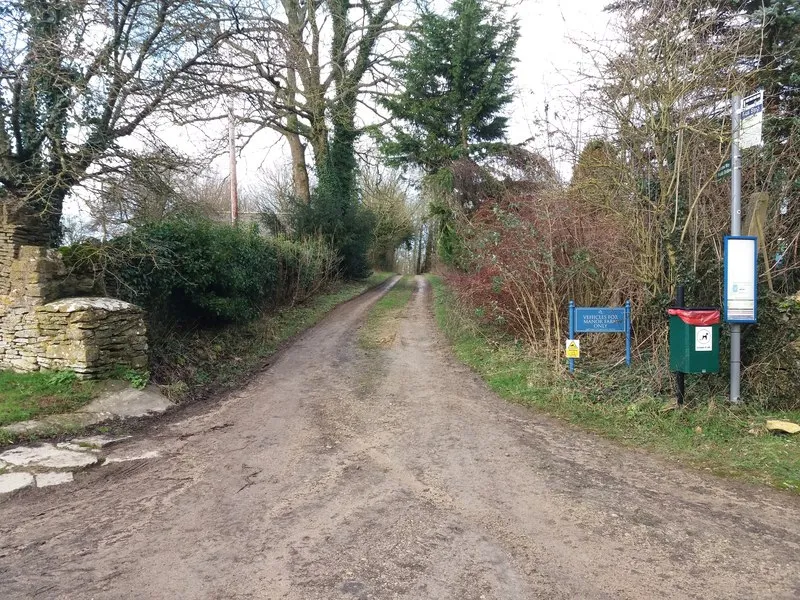 Bridleway heading up towards Hazleton Grove