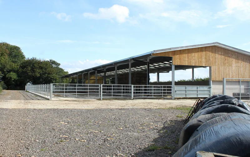 2010 : Barn on West Yatton Down