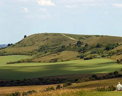 Ivinghoe Beacon seen looking north from The Ridgeway. Photographed for Wikipedia by Pointillist and contributed under the cc-by-sa 3.0 license.