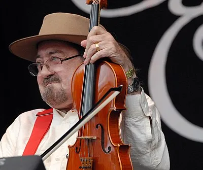 After a lengthy battle with a life-threatening illnes, Dave Swarbrick, the legendary Fairport Convention fiddle player and long time collaborator with Martin Carthy, is back on form. Here he plays a set with his new trio, Lazarus, alongside Maart Allcock and Kevin Dempsey.
