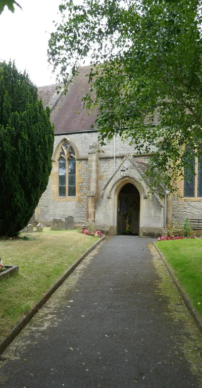Churchyard path, Harvington