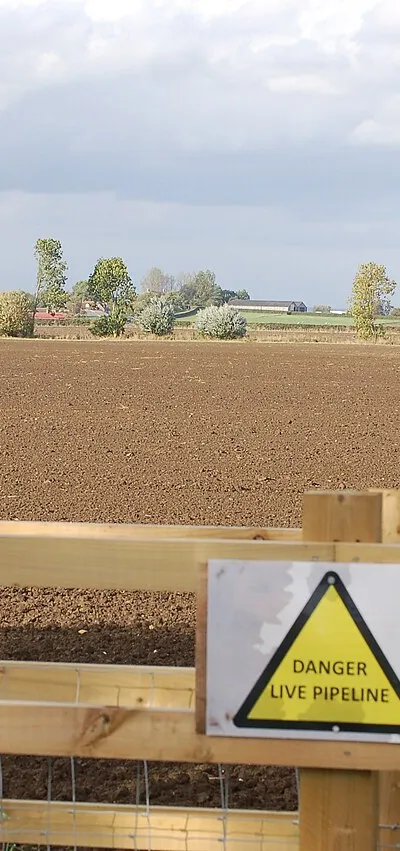 Arable land near Bucklands Farm with new pipeline