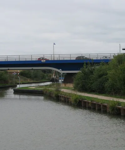 A430 crosses the Gloucester-Sheerness Canal