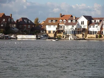 Abingdon Marina The homes built on the north side of the marina seen from the slipway opposite.