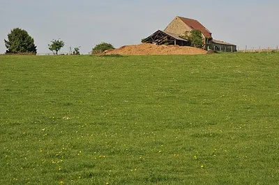 Barn viewed from the Wysis Way