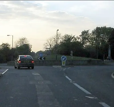 B4077 - Toddington roundabout