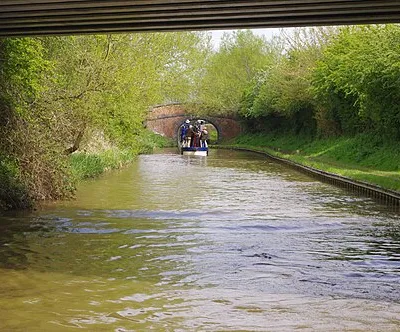 Approaching Hardwick Lock, Oxford Canal