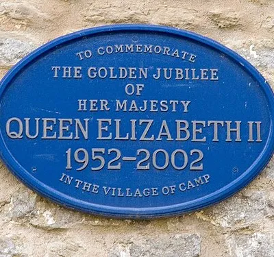 Blue Plaque, The Camp I thought blue plaques were to commemorate something specific to the place.  Perhaps they had a street party here.