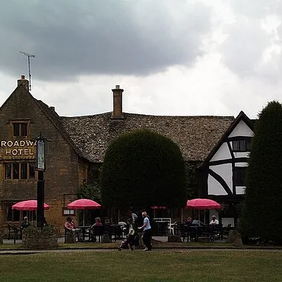 Broadway Hotel