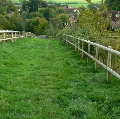 Bridleway north of Russley Park, near Marlborough This is view south to the isolated and horse-centred hamlet of Russley Park. Russley Park House is visible in the upper right of the image. The postal address includes the post town of Marlborough although Russley Park is part of Swindon for administrative purposes.