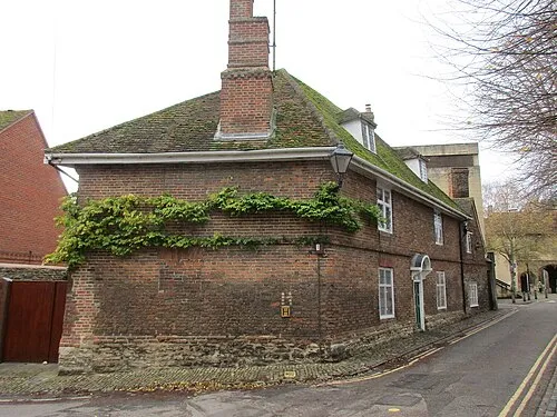 7 Abbey Gardens