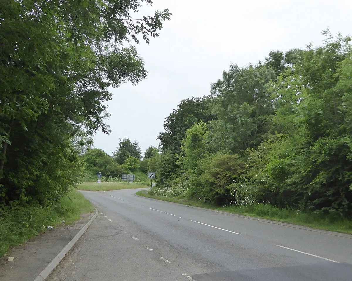 A338 approaching M4 junction 14 from the north